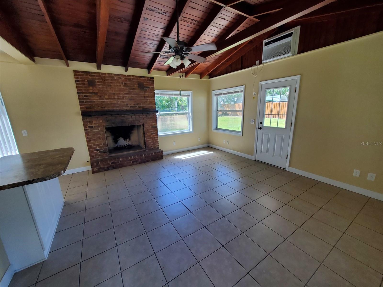 Image 6 of 17 For 37646 Hendley Avenue