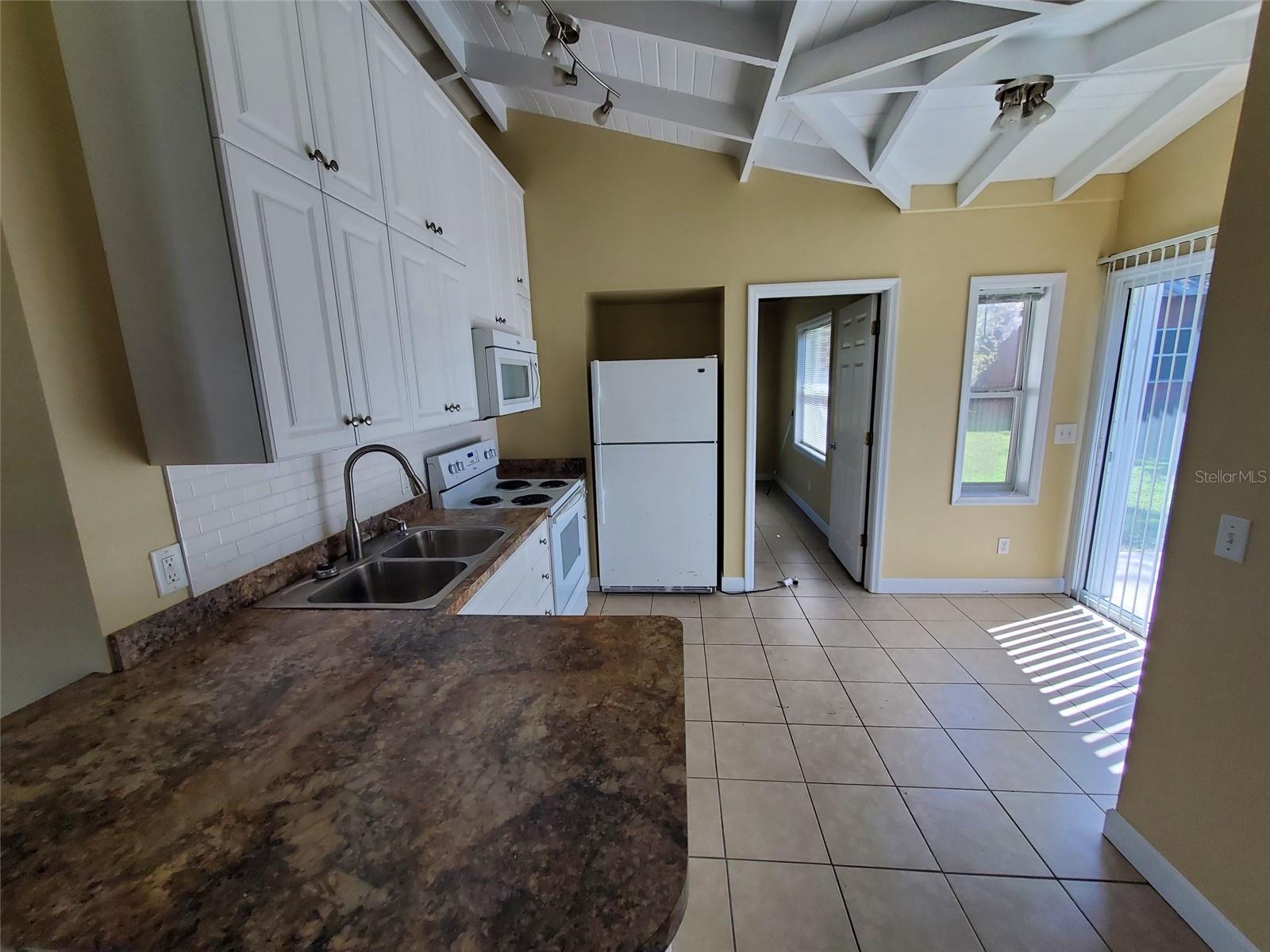 Image 9 of 17 For 37646 Hendley Avenue