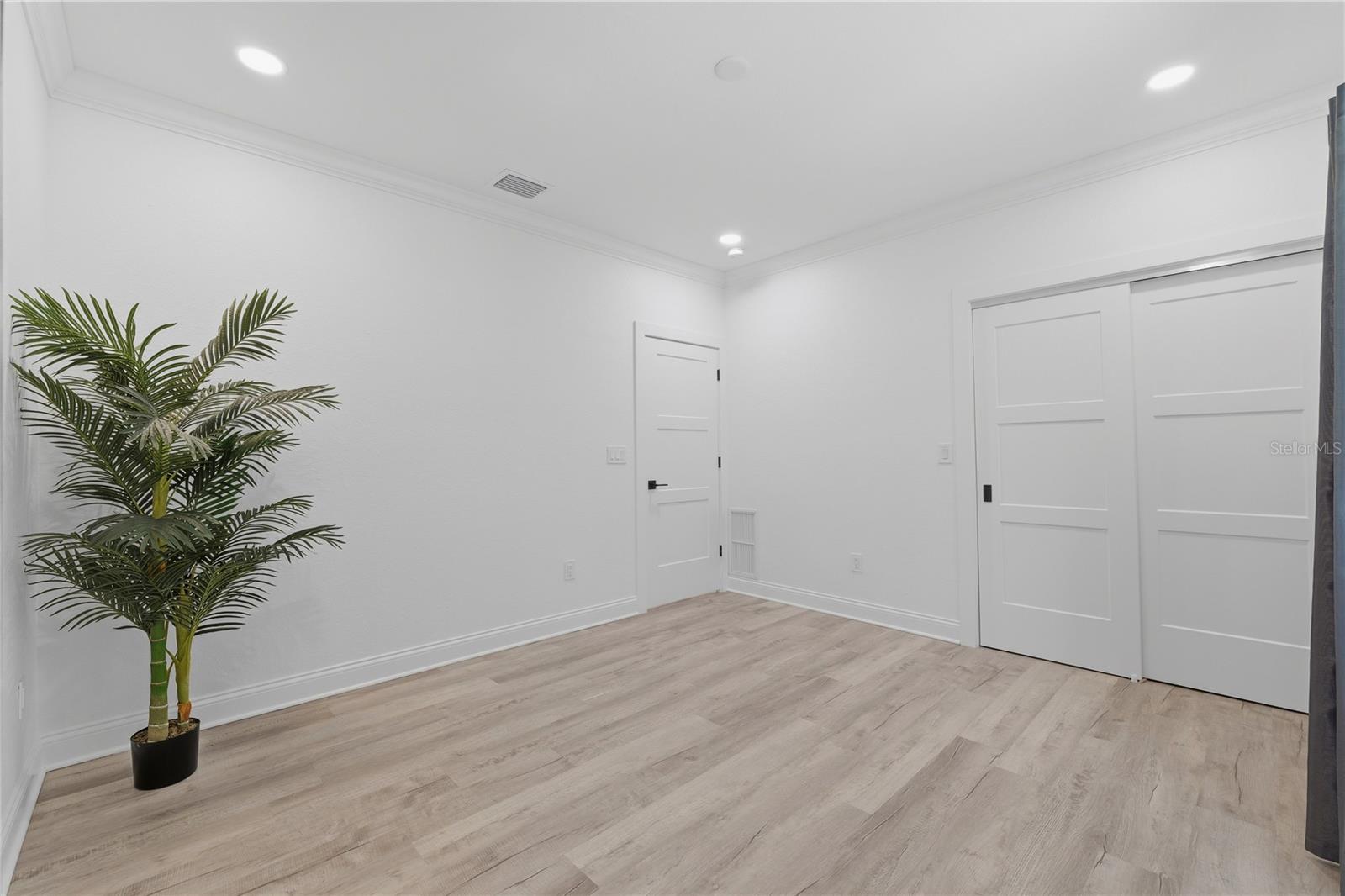 Image 45 of 95 For 2813 Kipps Colony Drive S