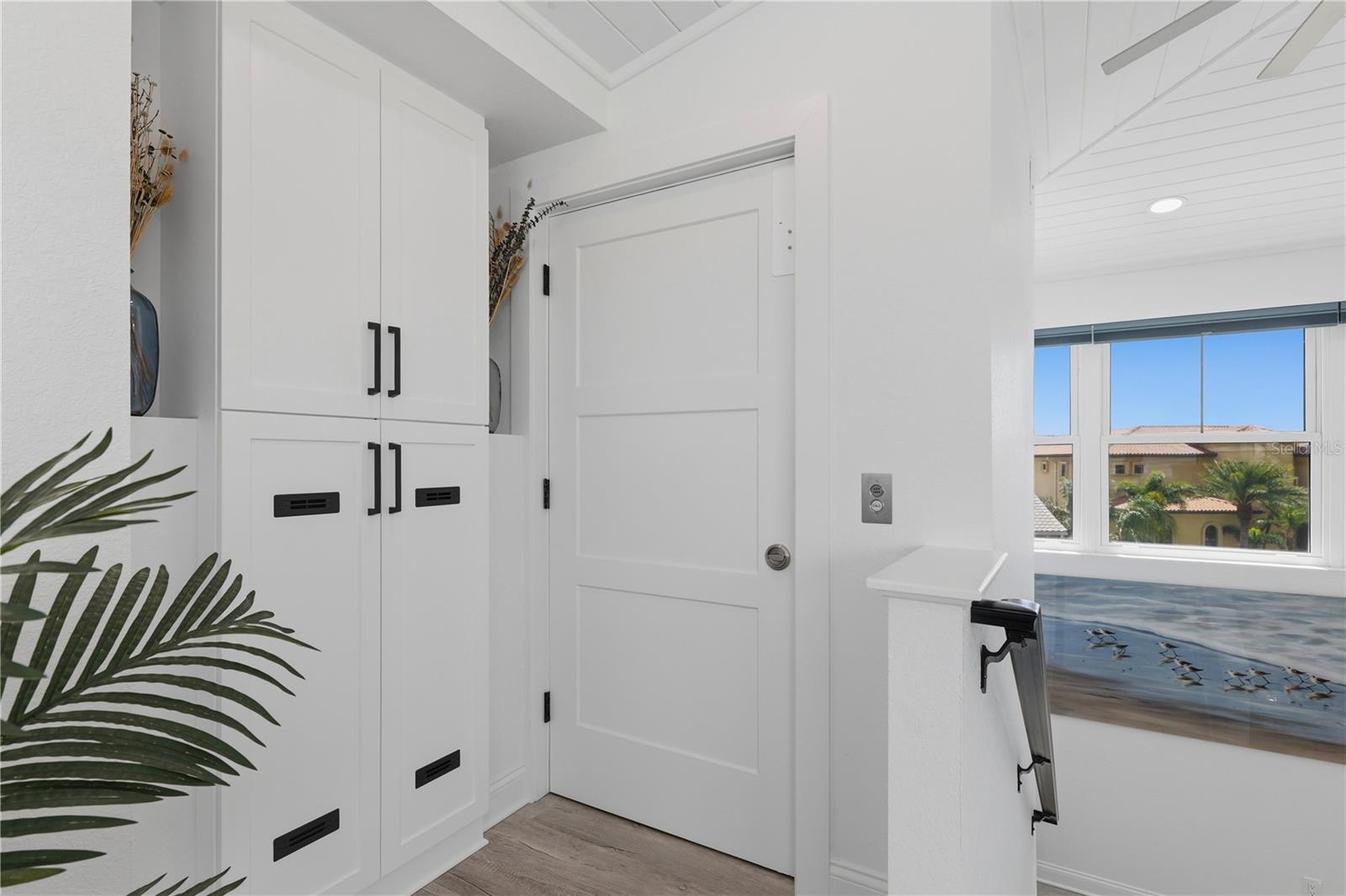 Image 8 of 95 For 2813 Kipps Colony Drive S