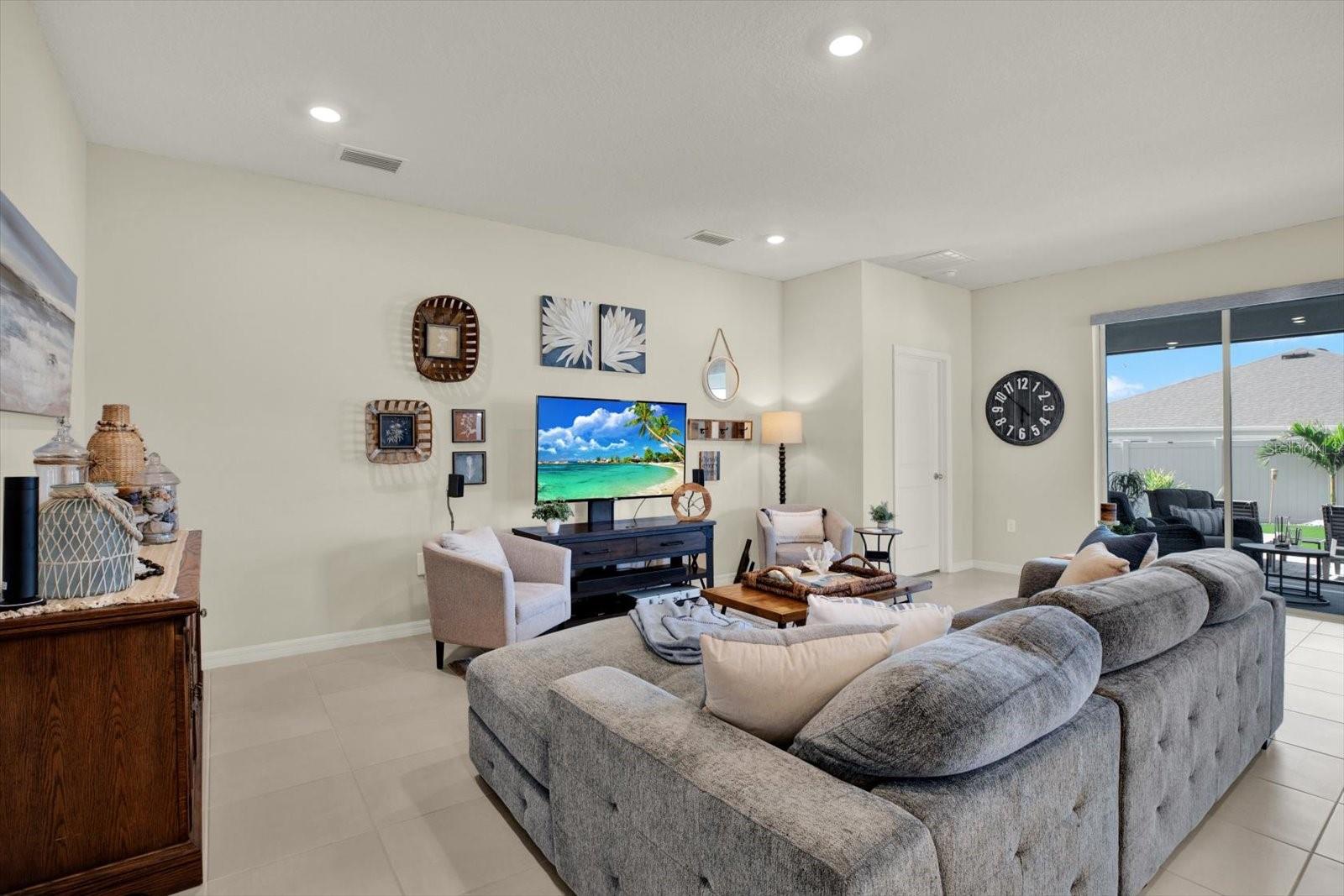 Image 14 of 61 For 10186 Shoreline View Way