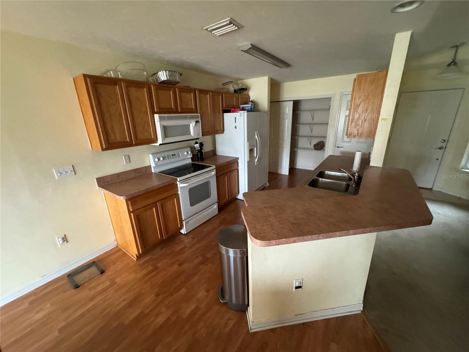 Image 11 of 37 For 9590 98th Avenue