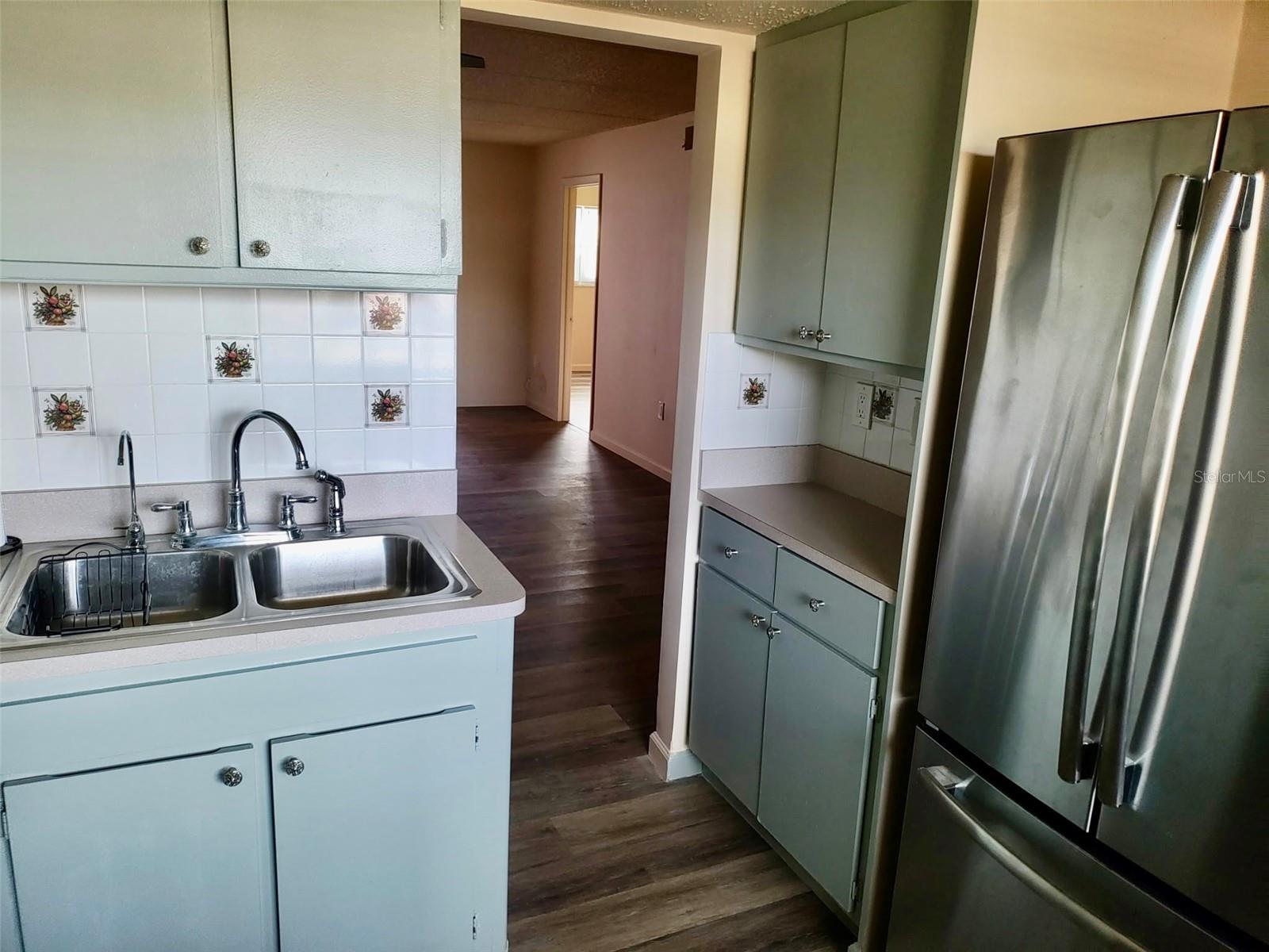 Image 3 of 10 For 11700 Park Blvd  104