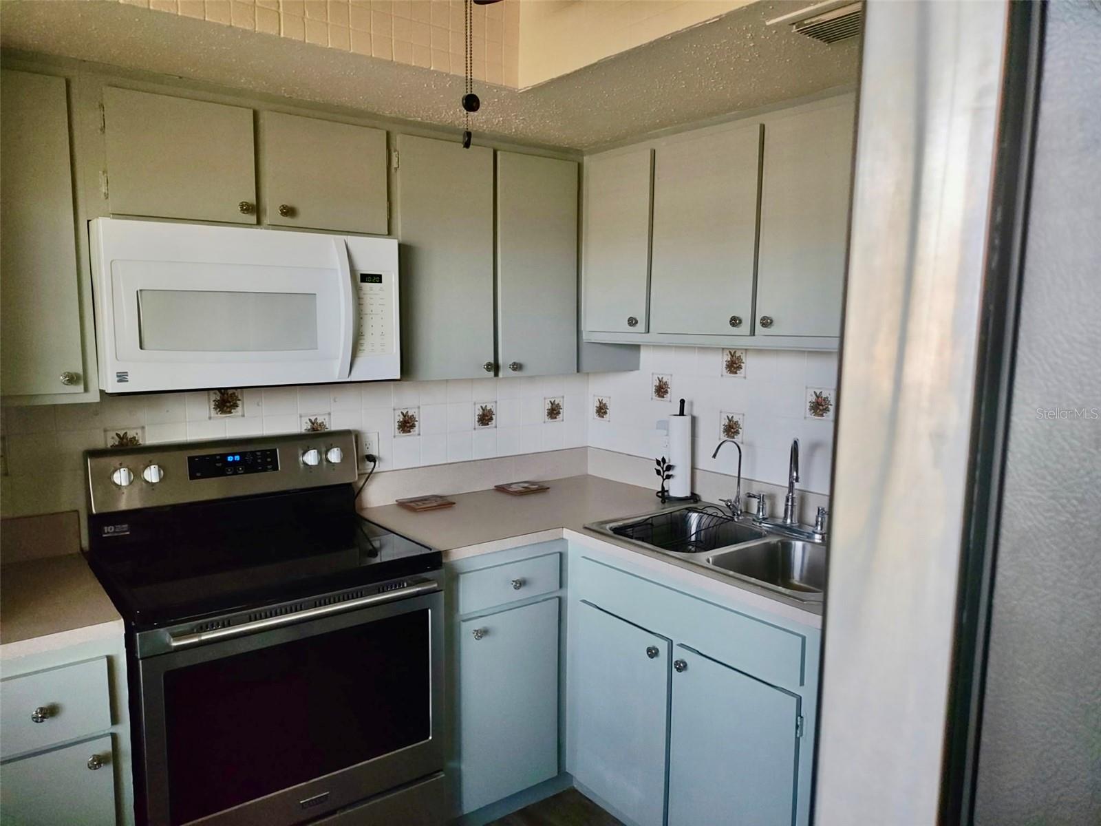 Image 4 of 10 For 11700 Park Blvd  104