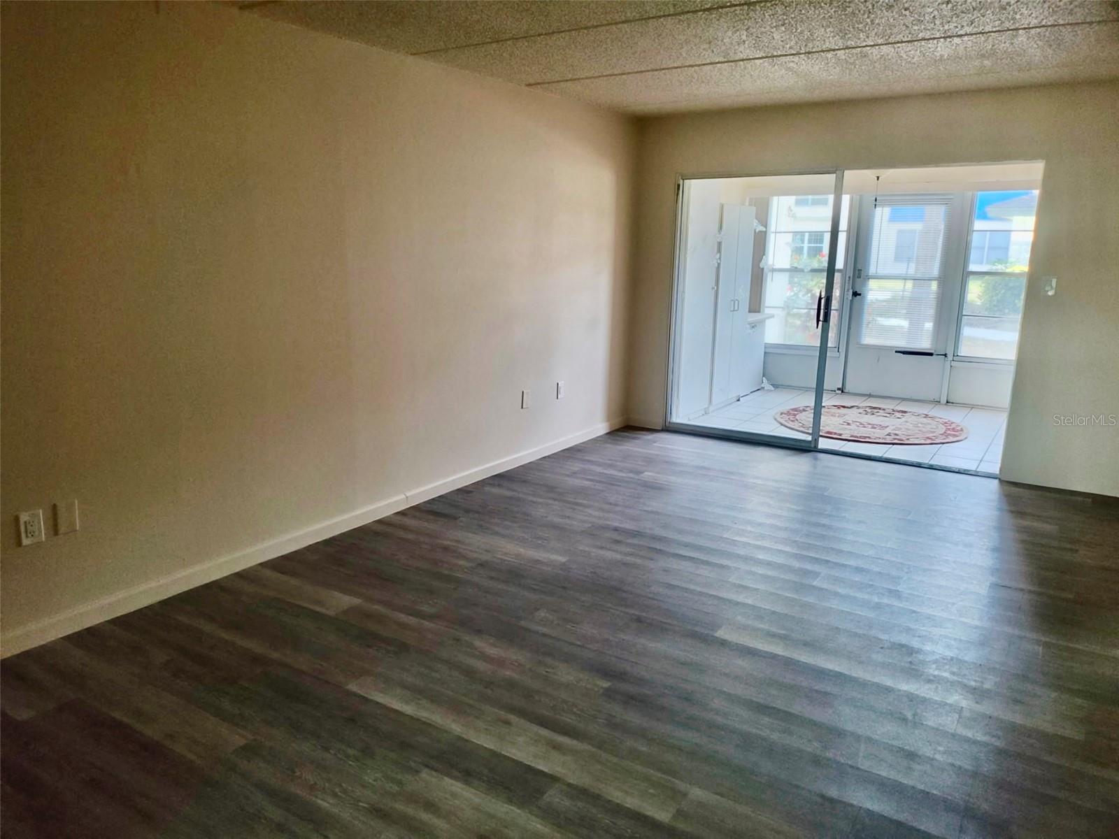 Image 5 of 10 For 11700 Park Blvd  104