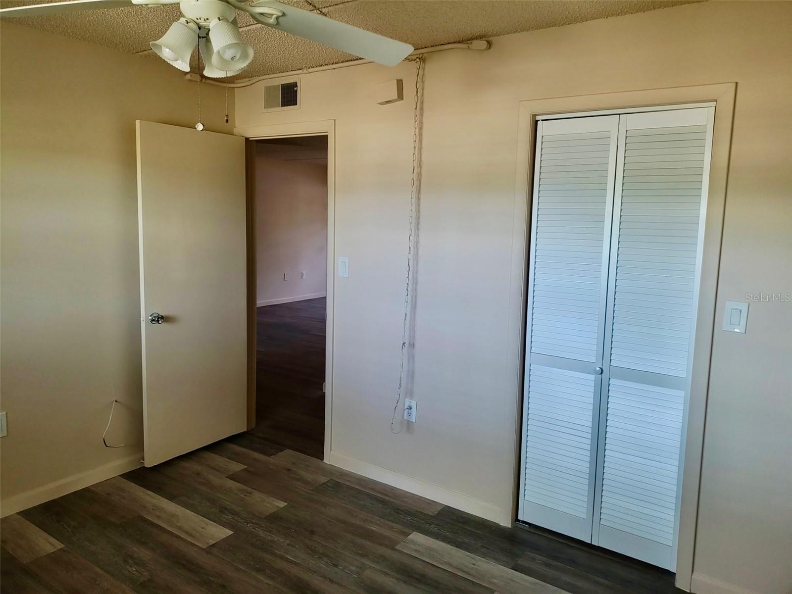 Image 7 of 10 For 11700 Park Blvd  104