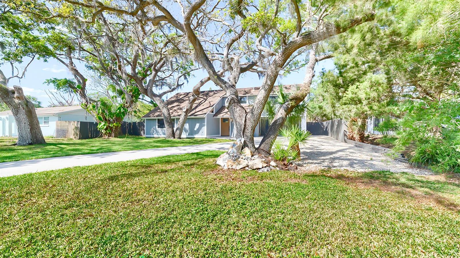 Image 3 of 43 For 7331 Dianne Drive