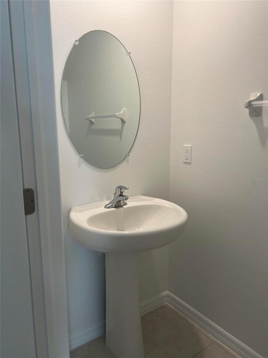 Image 20 of 31 For 14442 Editors Note Street