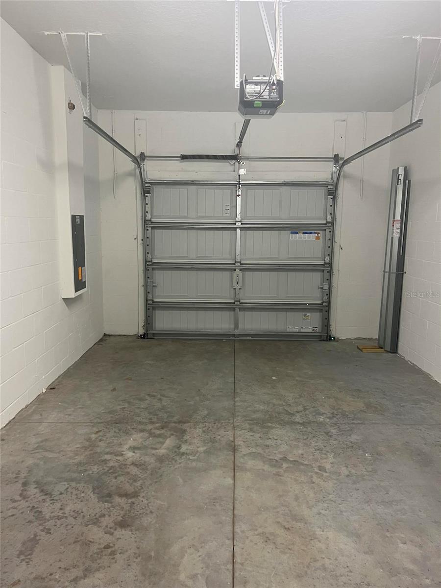 Image 22 of 31 For 14442 Editors Note Street