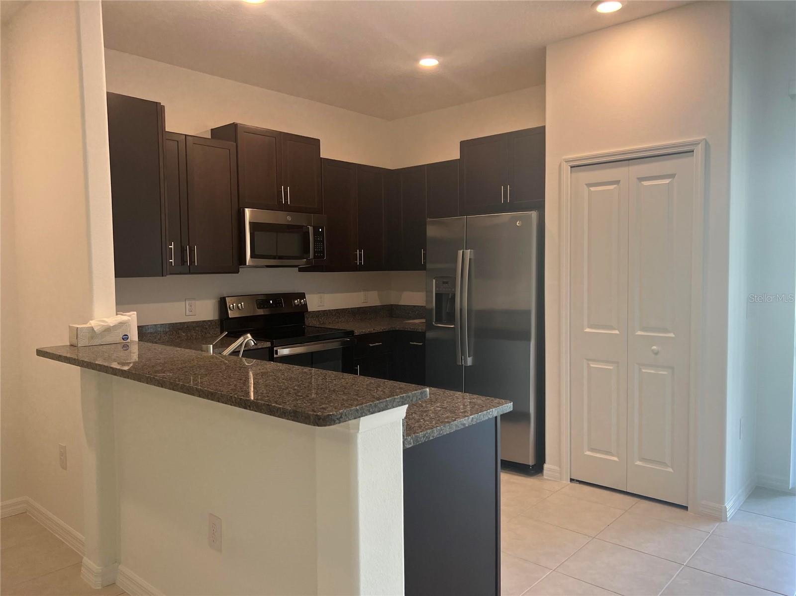 Image 3 of 31 For 14442 Editors Note Street