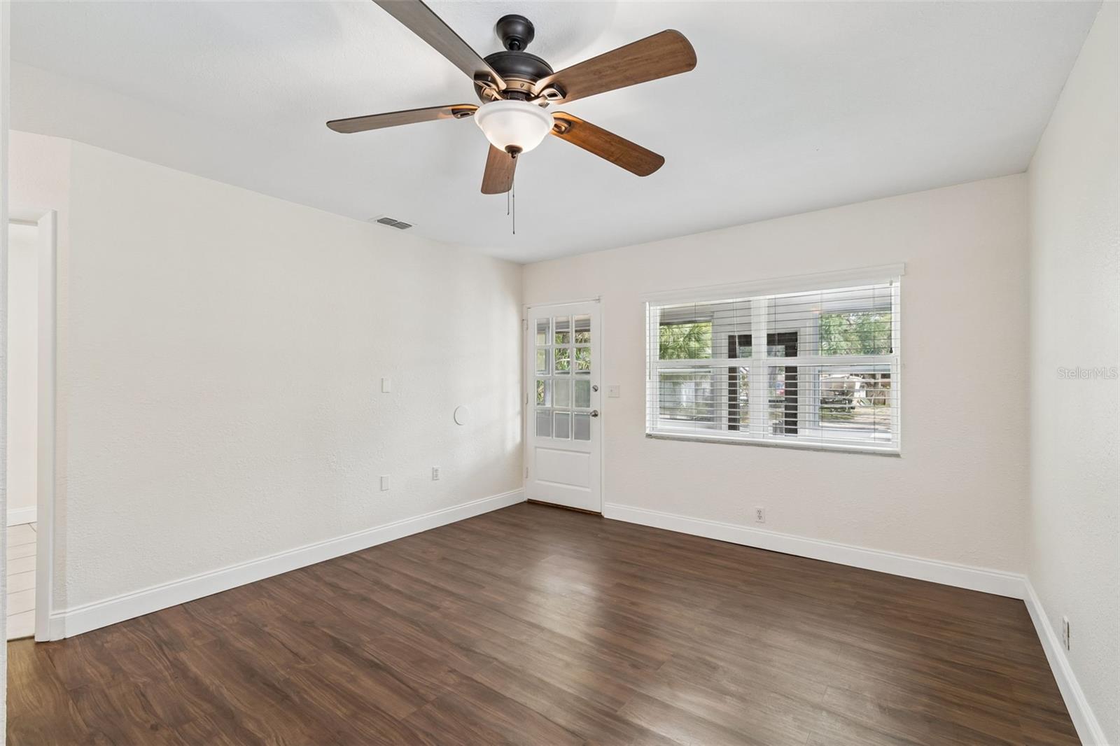 Listing photo id 9 for 911 Patterson Street