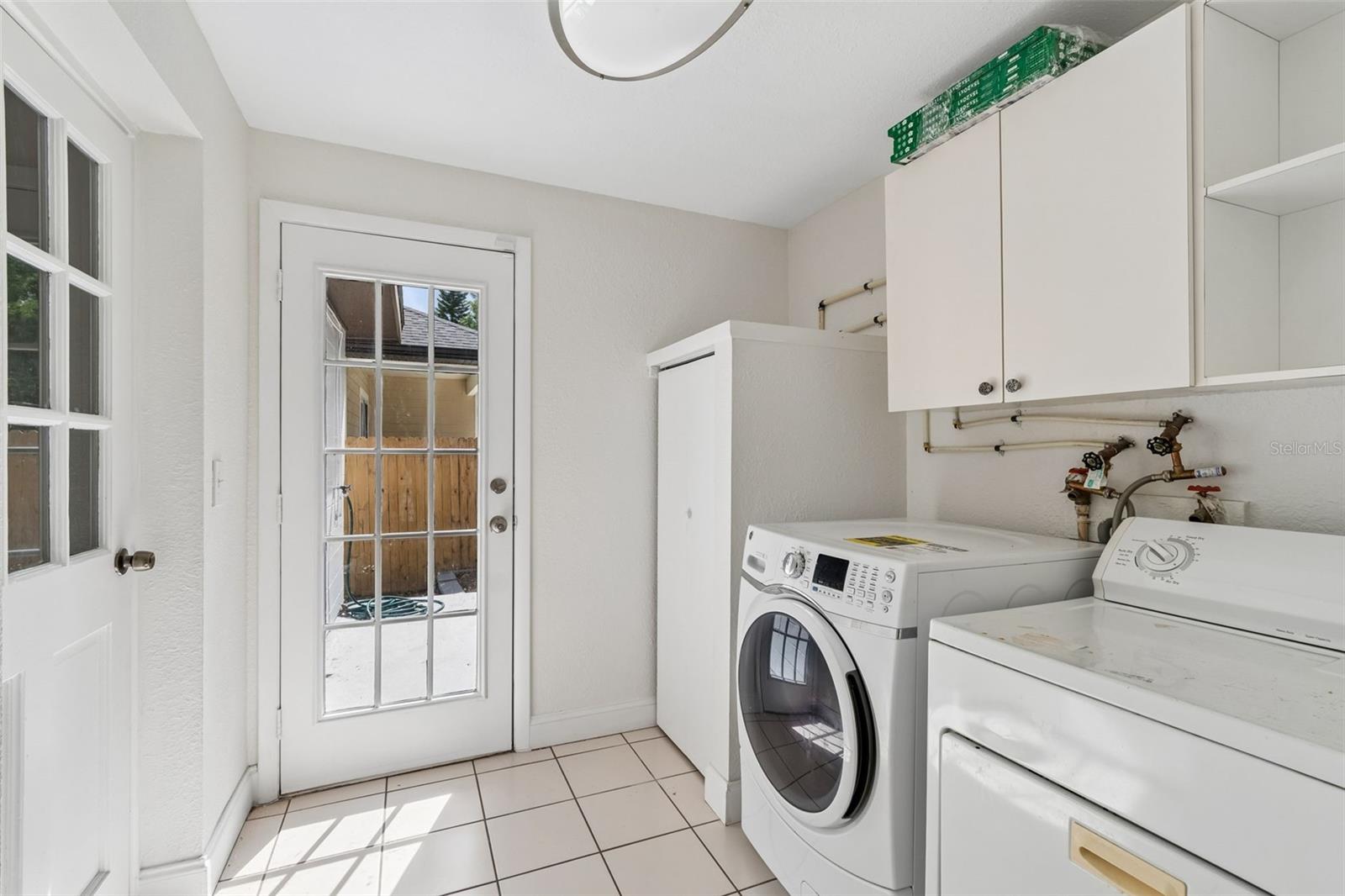 Listing photo id 15 for 911 Patterson Street