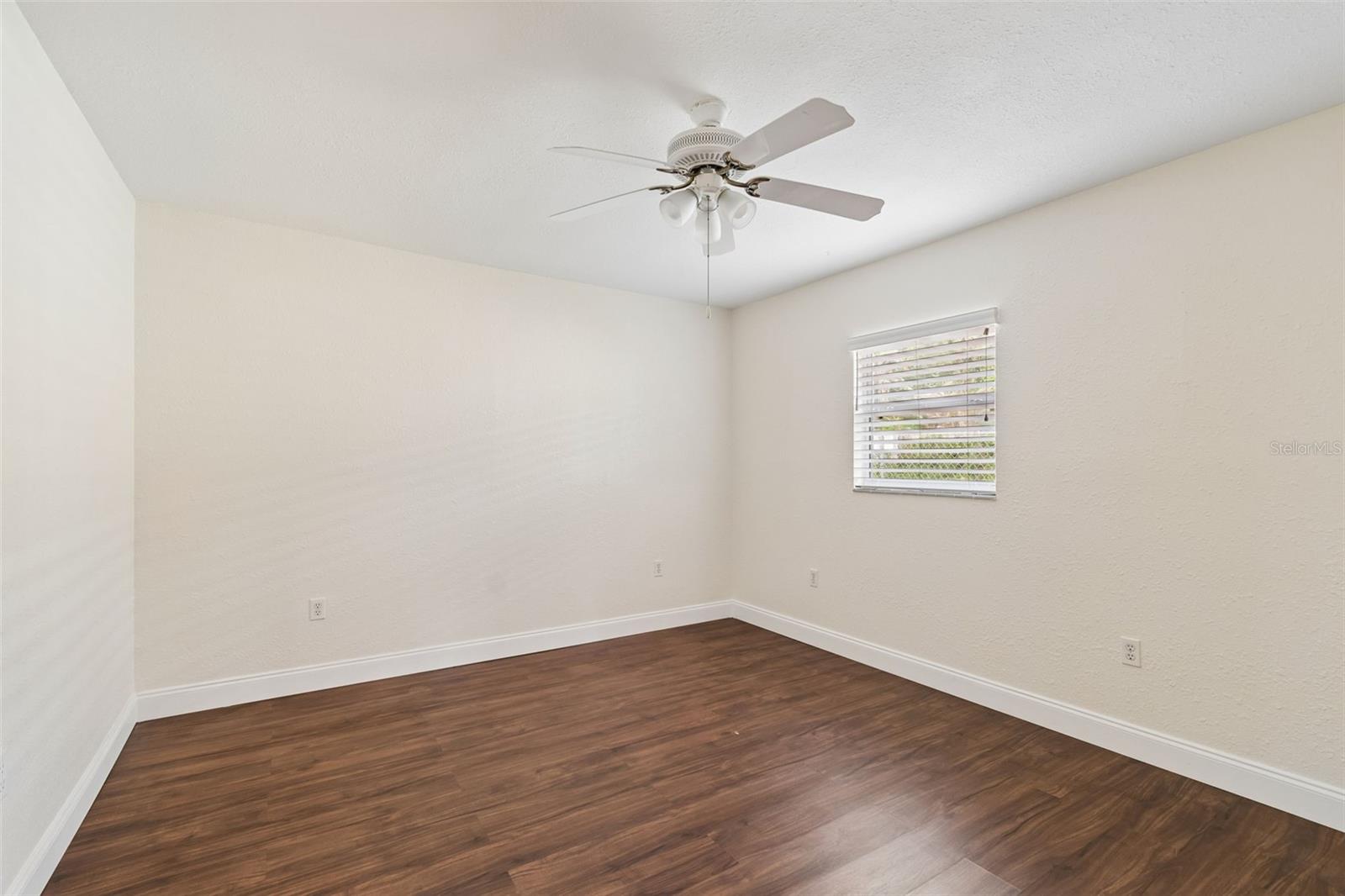 Listing photo id 17 for 911 Patterson Street