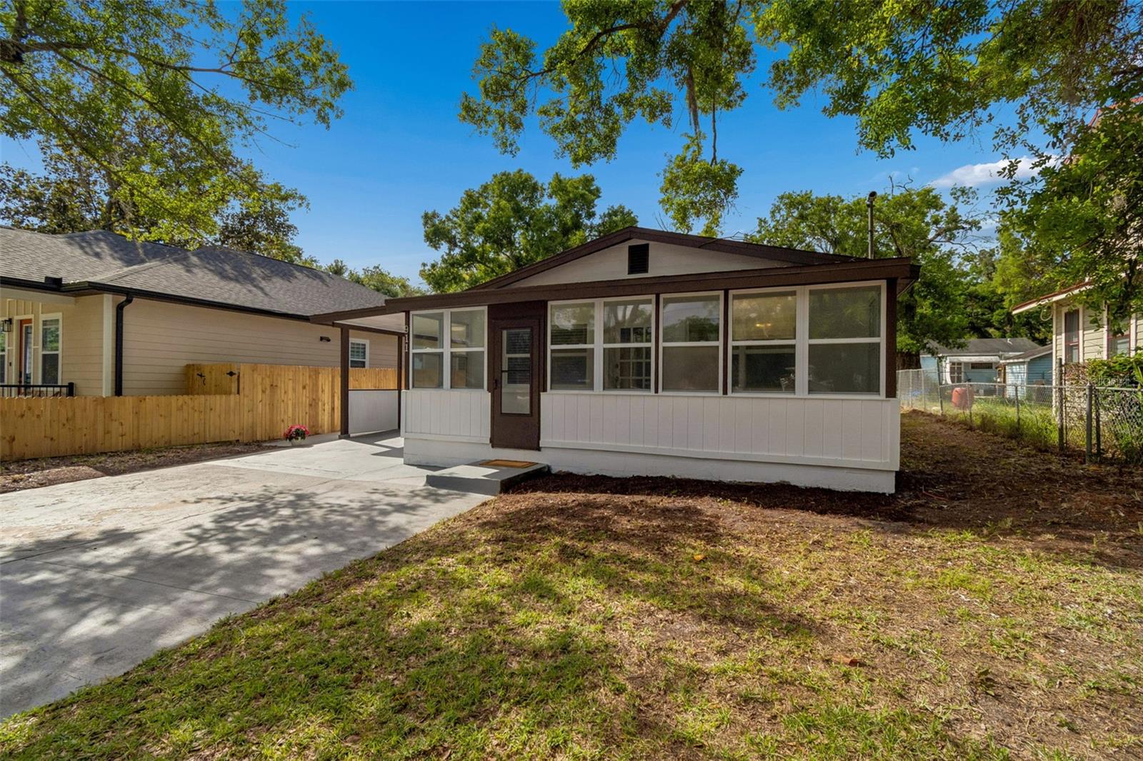 Listing photo id 0 for 911 Patterson Street