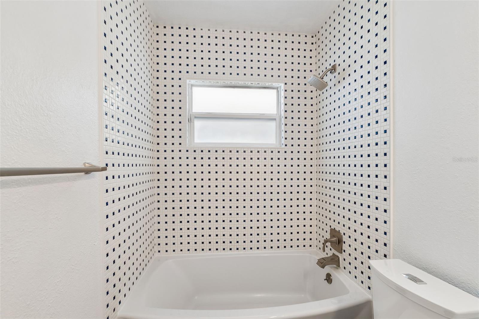 Listing photo id 20 for 911 Patterson Street