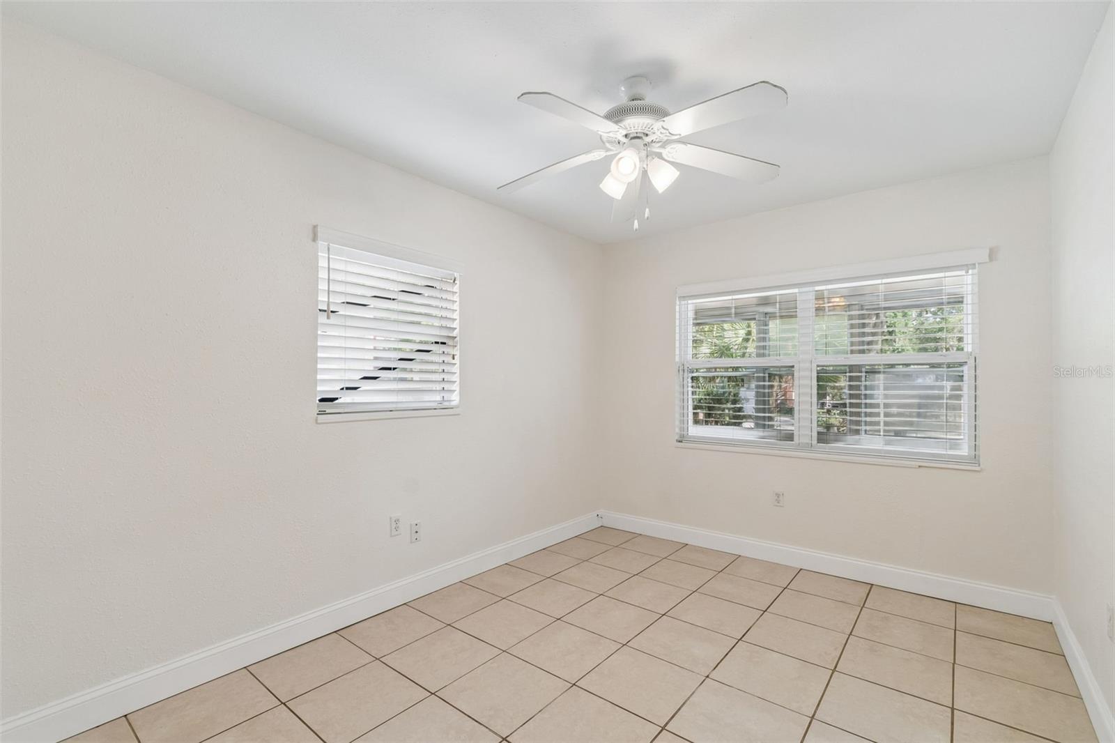 Listing photo id 24 for 911 Patterson Street