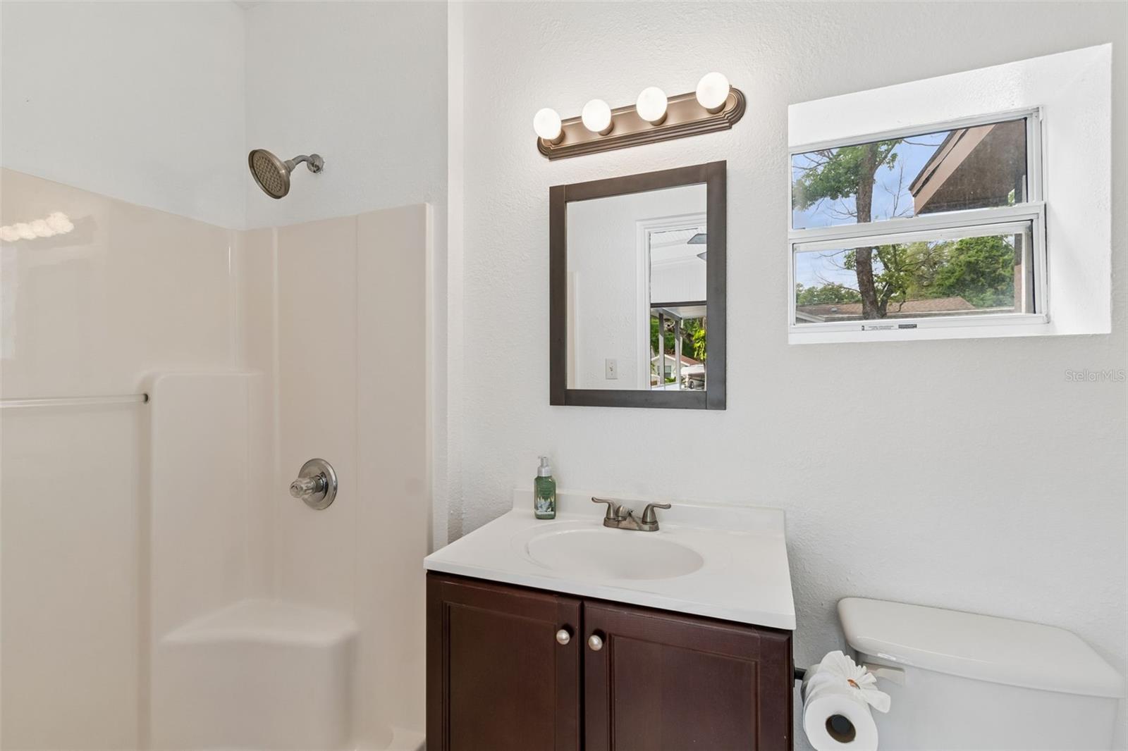 Listing photo id 26 for 911 Patterson Street