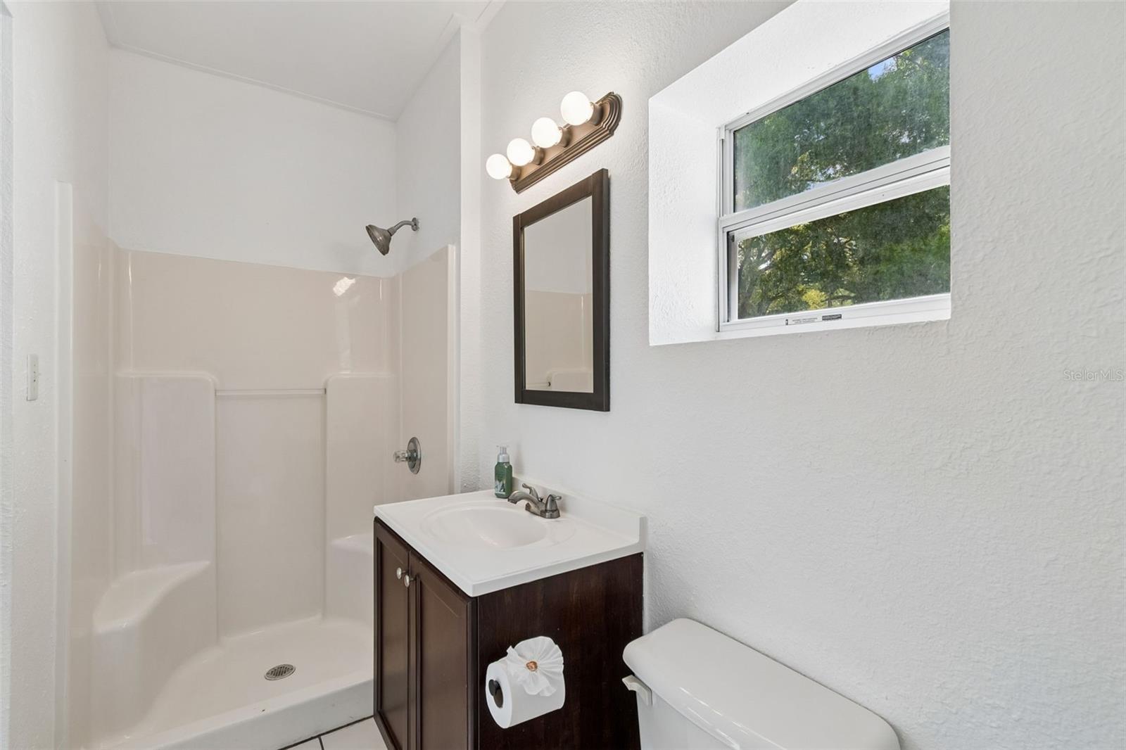 Listing photo id 27 for 911 Patterson Street