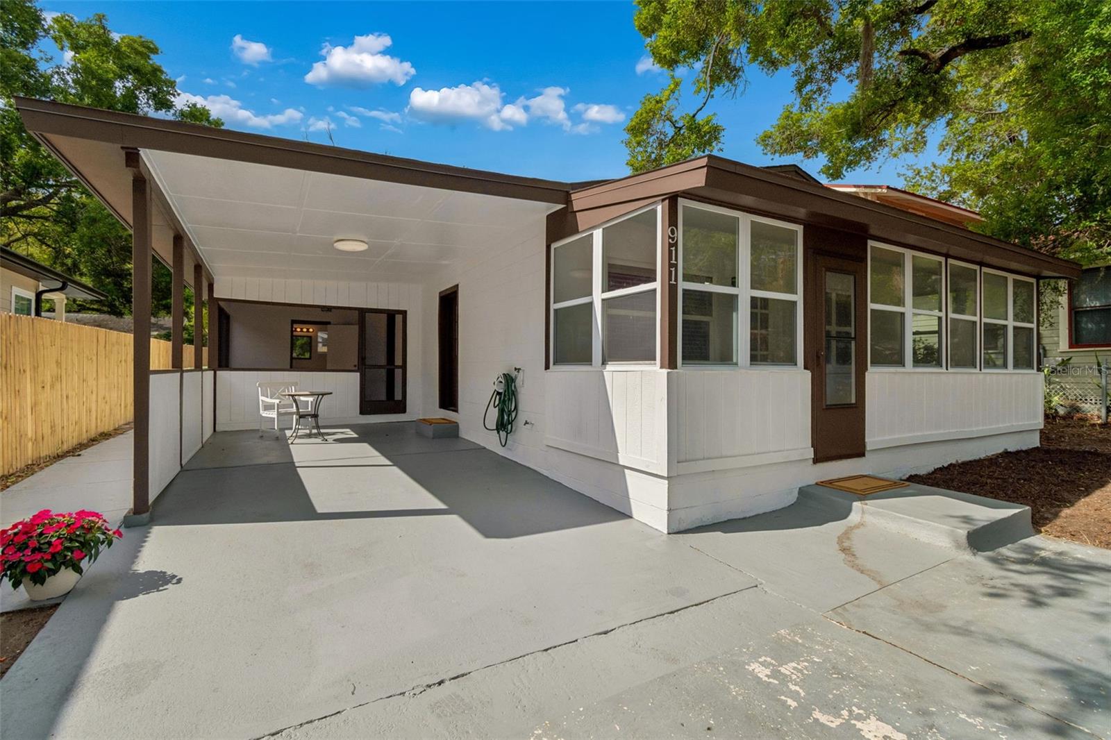 Listing photo id 1 for 911 Patterson Street