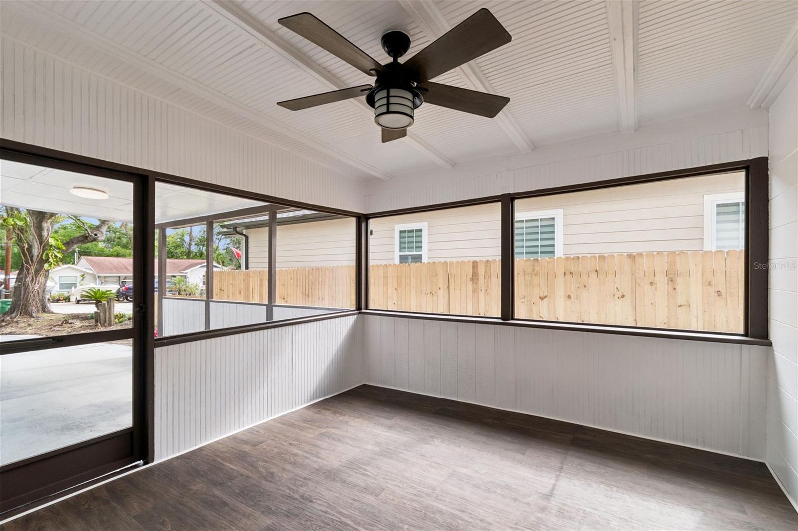 Listing photo id 28 for 911 Patterson Street