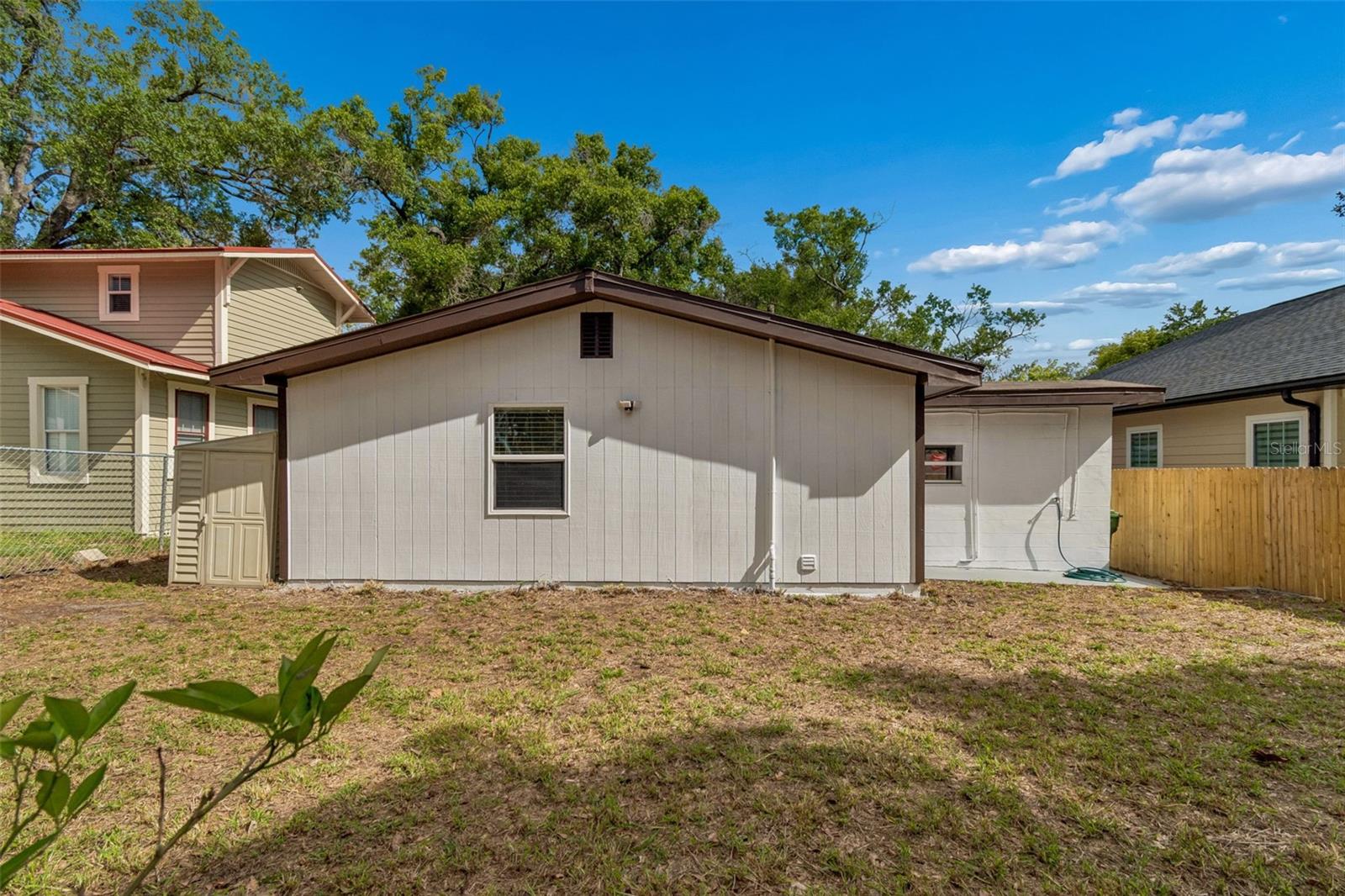 Listing photo id 32 for 911 Patterson Street