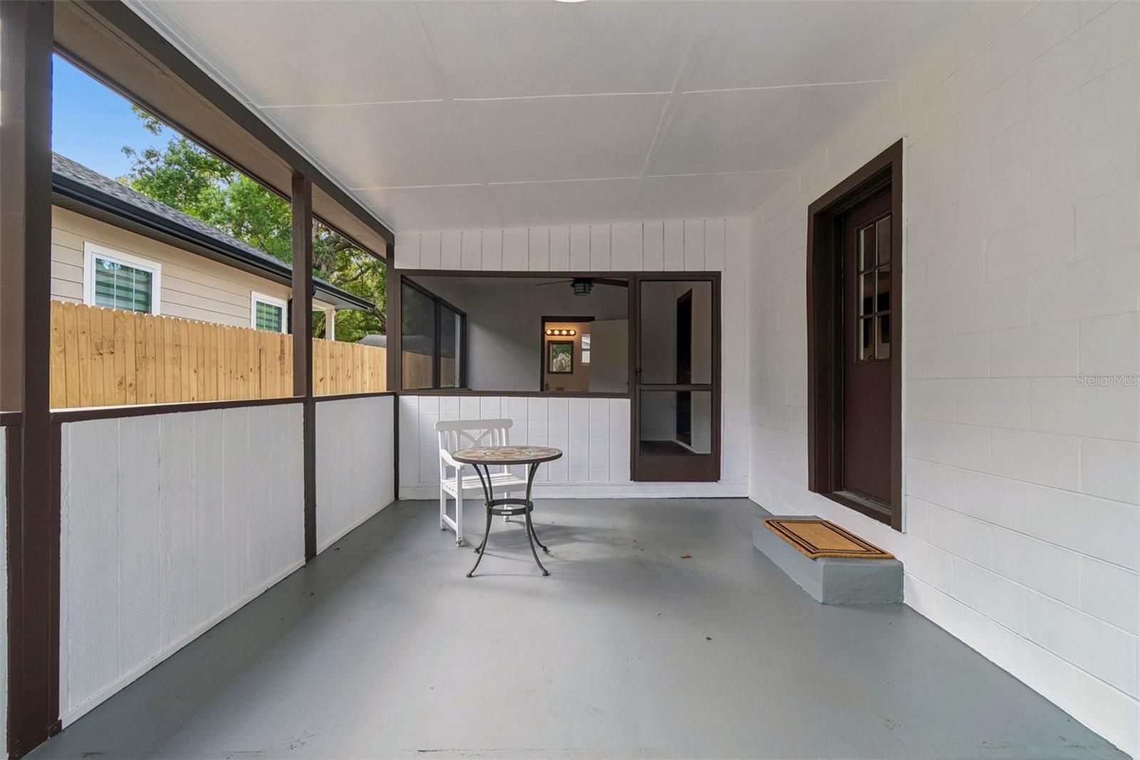 Listing photo id 2 for 911 Patterson Street