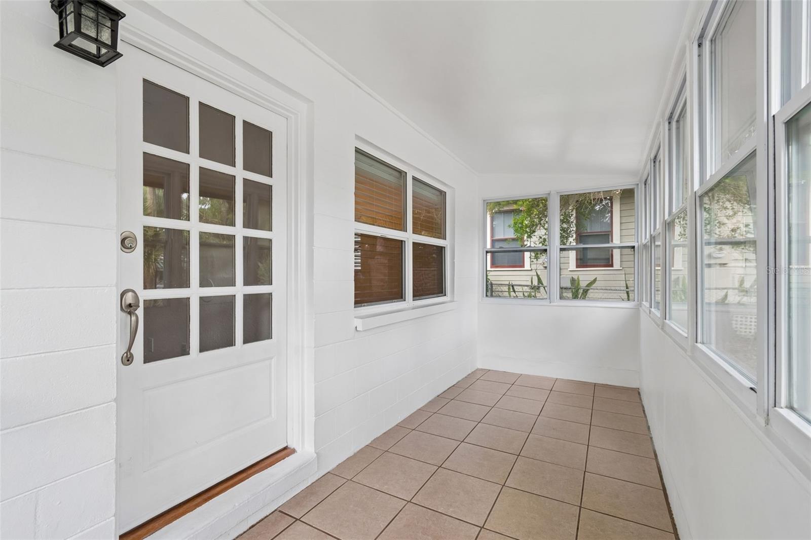 Listing photo id 3 for 911 Patterson Street