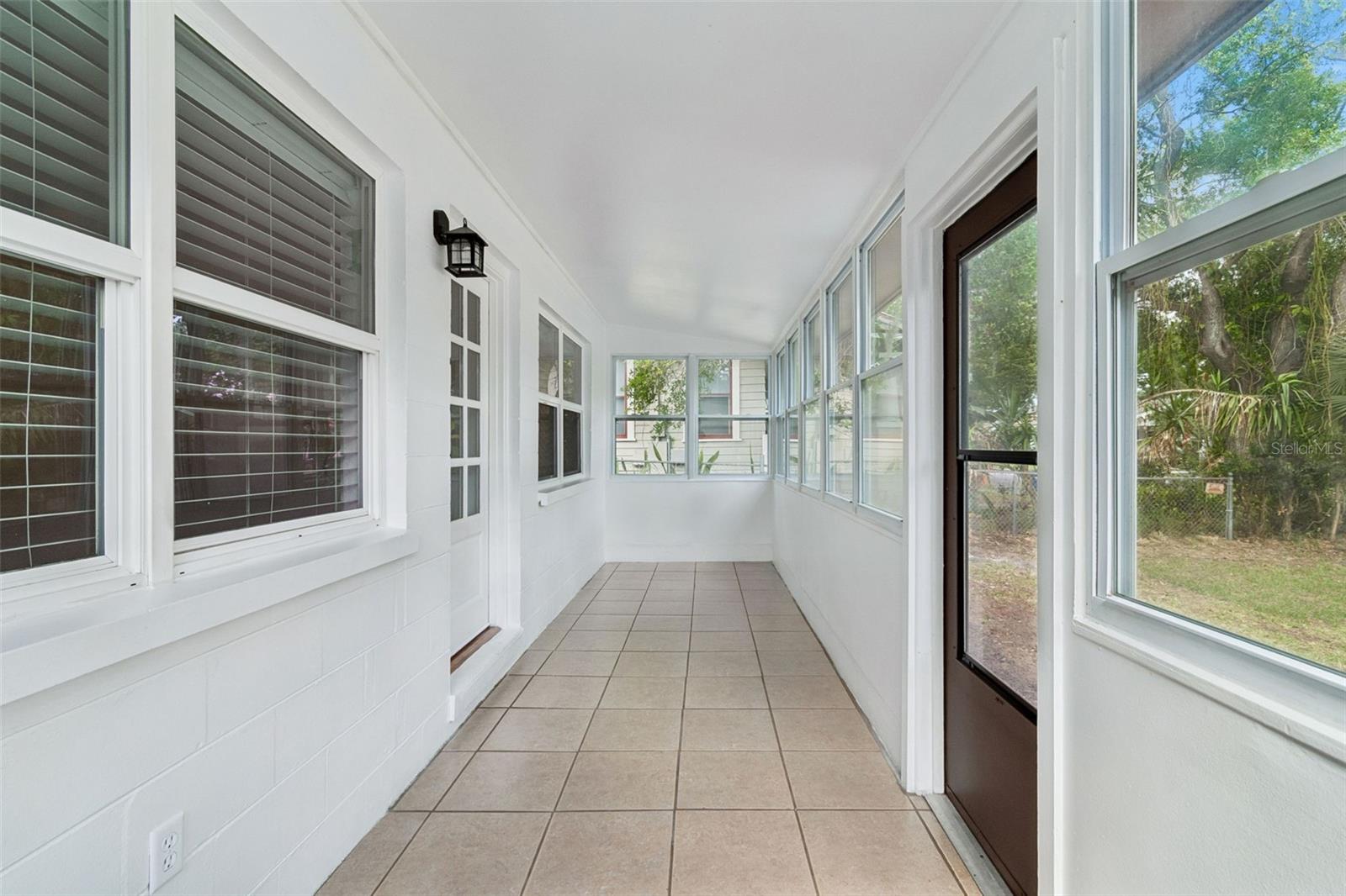 Listing photo id 4 for 911 Patterson Street