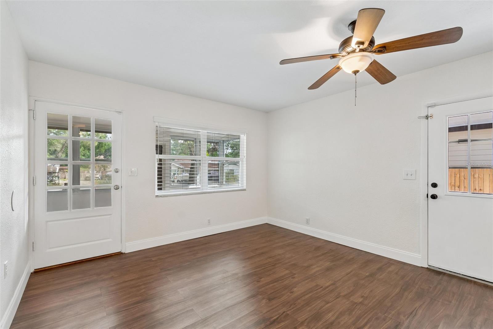 Listing photo id 7 for 911 Patterson Street