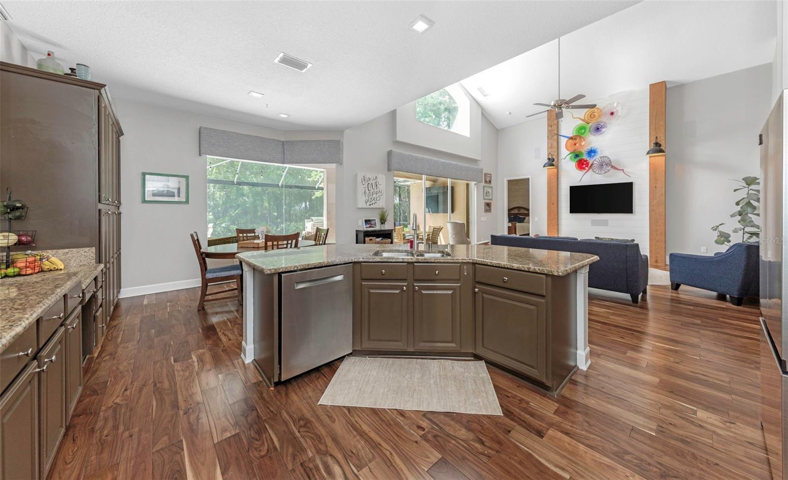 Image 18 of 92 For 10422 Greendale Drive