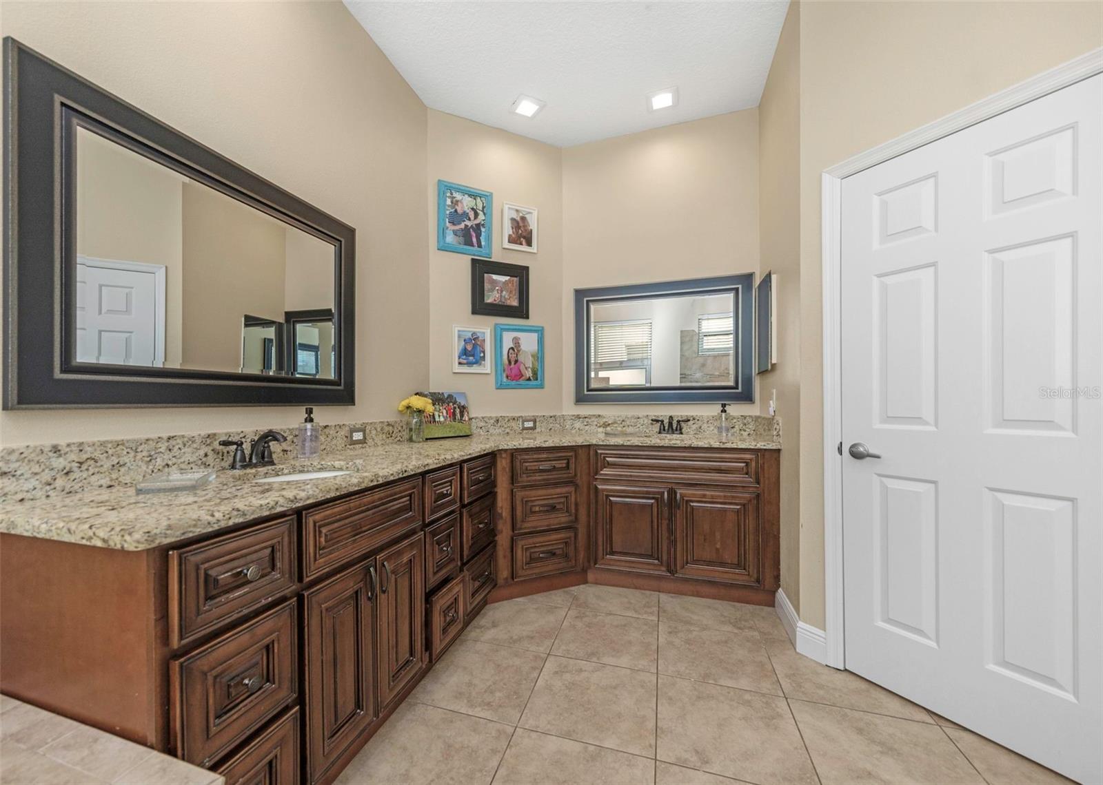 Image 36 of 92 For 10422 Greendale Drive