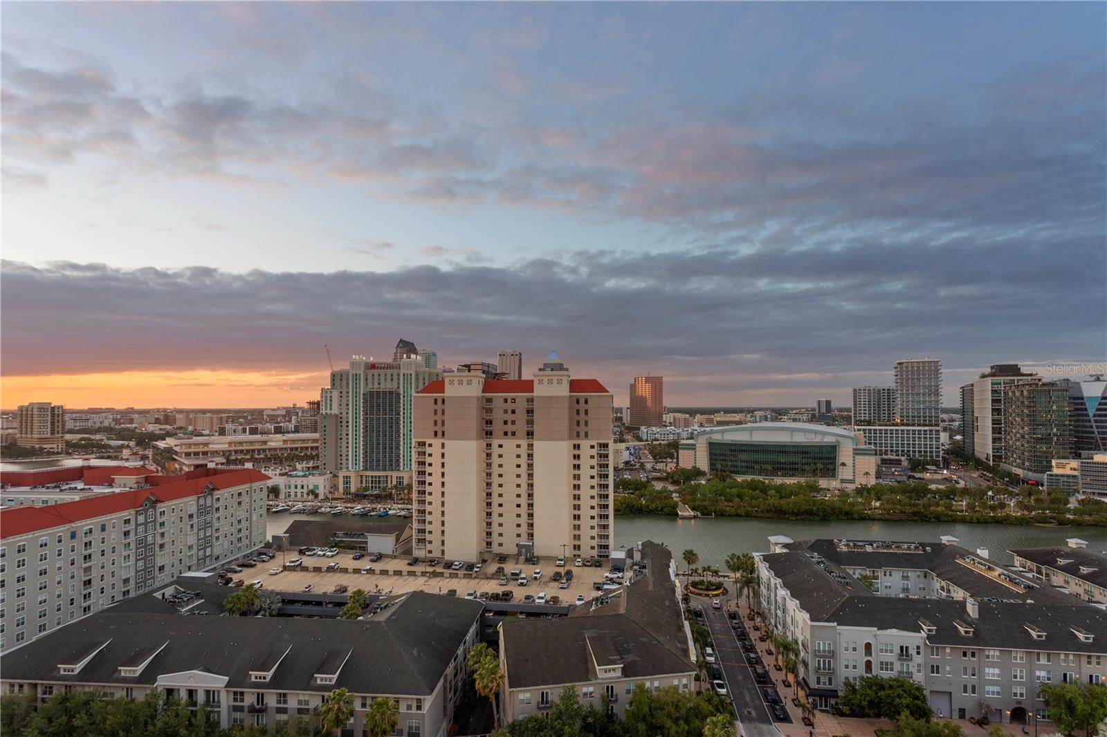 Image 13 of 86 For 450 Knights Run Avenue 1901