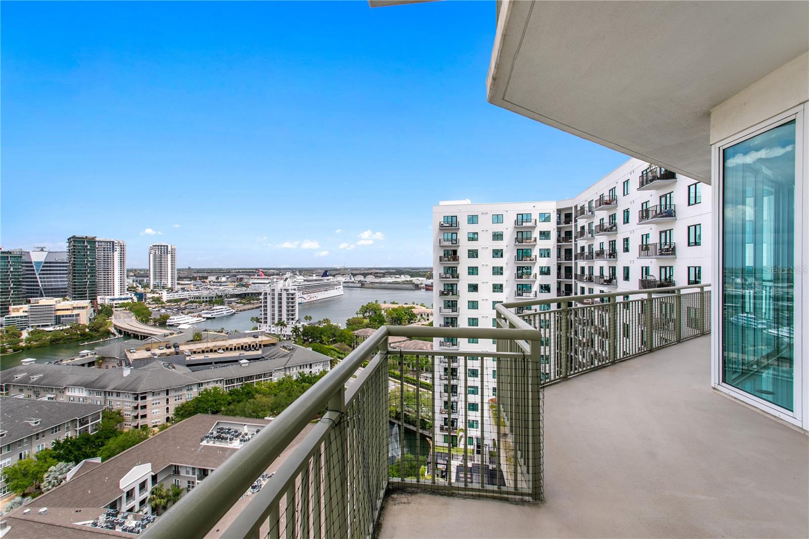 Image 19 of 86 For 450 Knights Run Avenue 1901