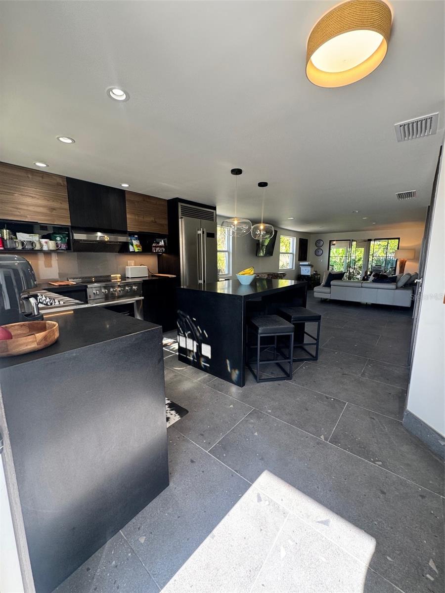 Listing photo id 9 for 541 Spanish Drive N