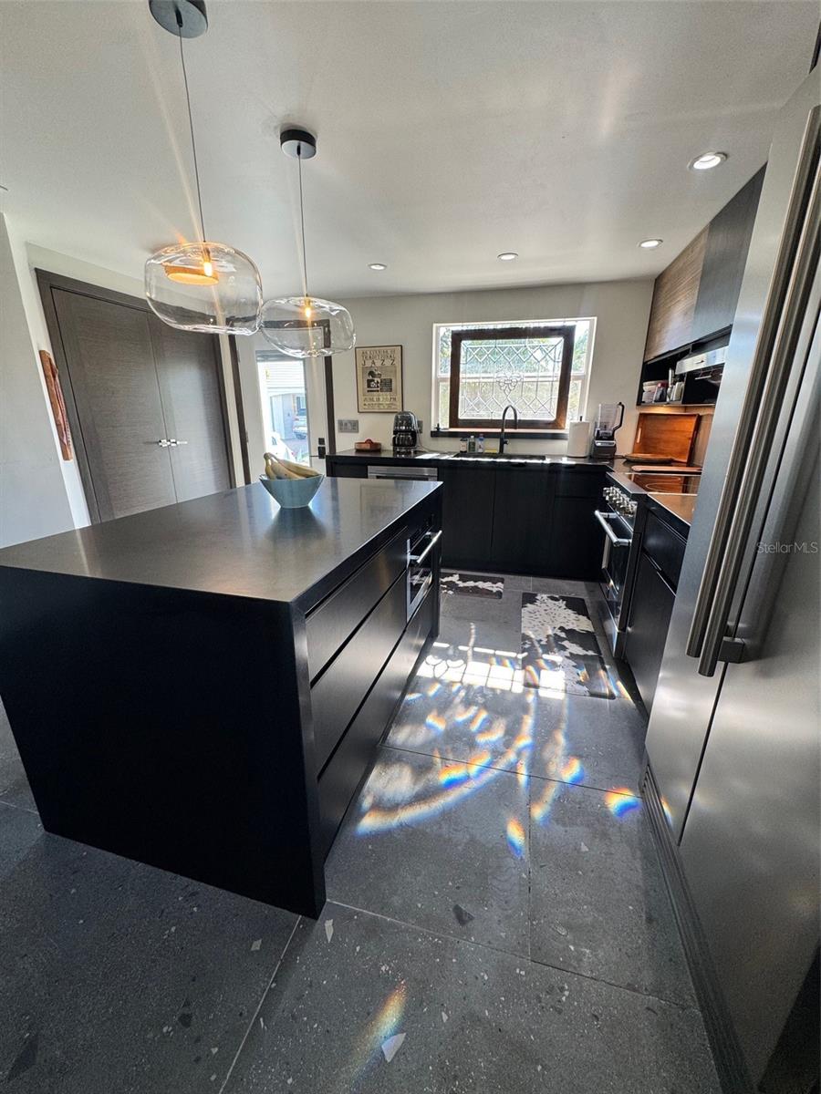 Listing photo id 12 for 541 Spanish Drive N