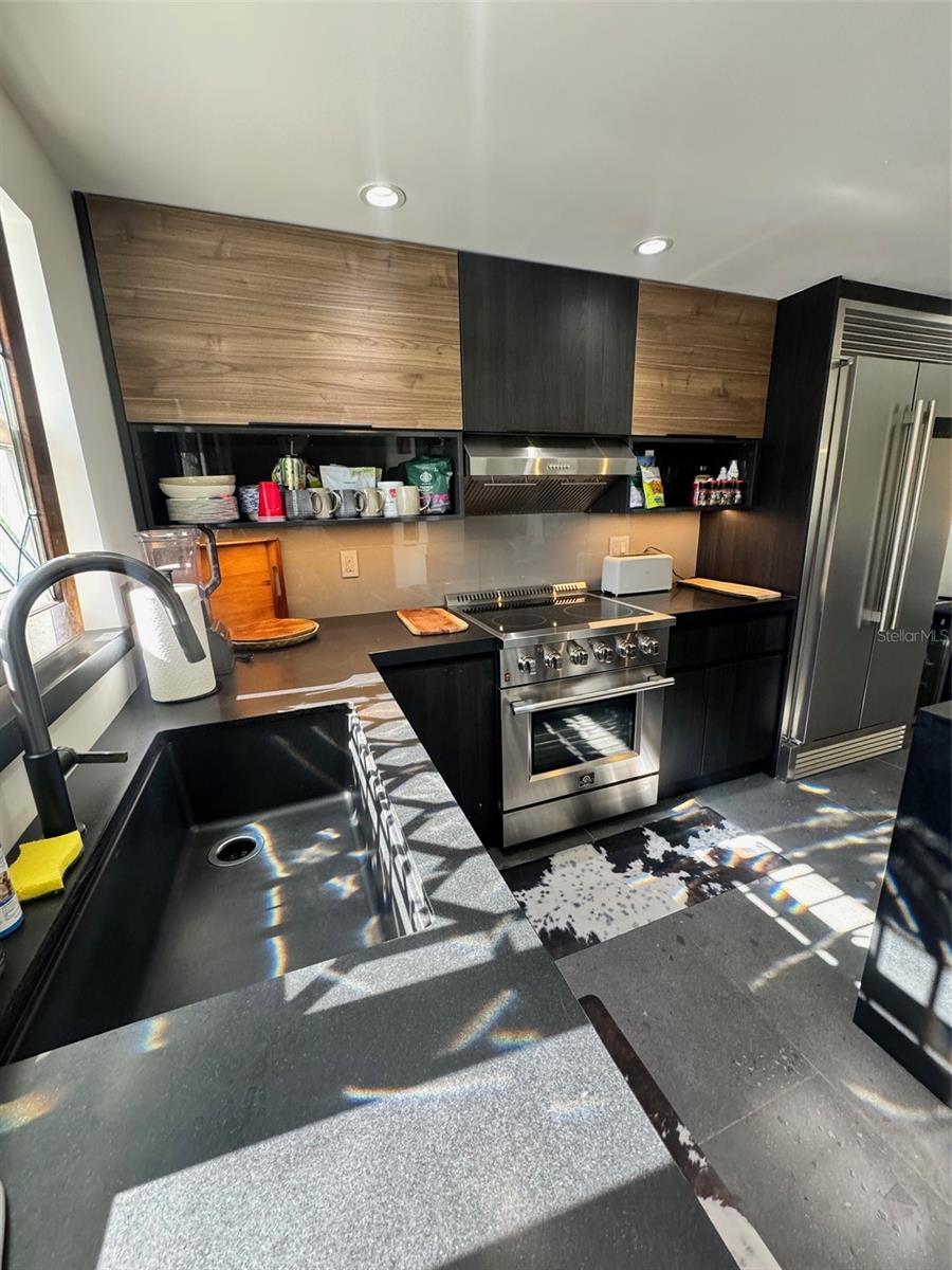 Listing photo id 13 for 541 Spanish Drive N