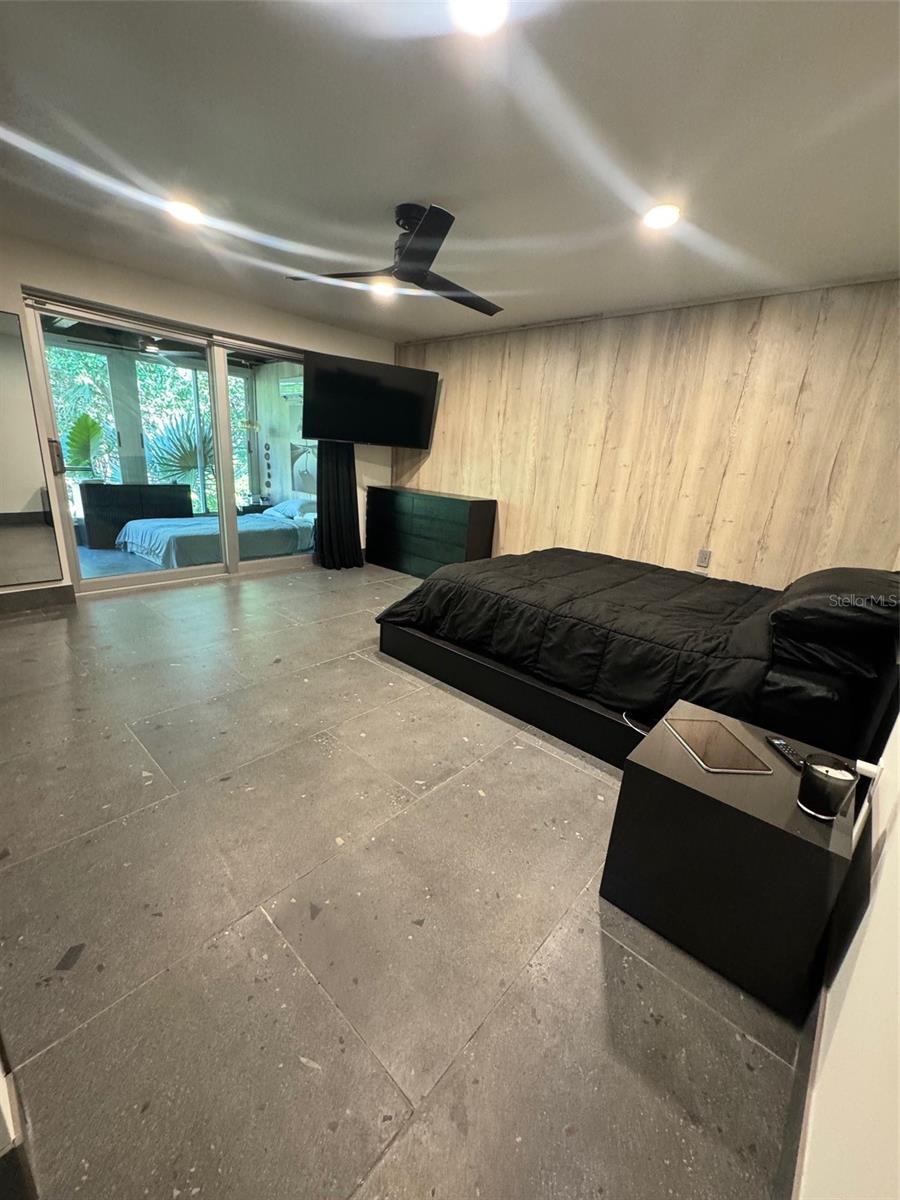 Listing photo id 15 for 541 Spanish Drive N