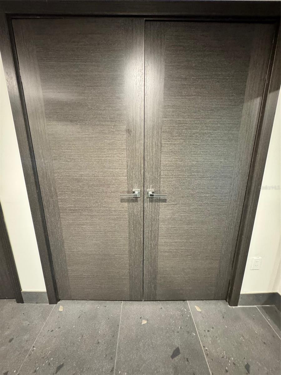 Listing photo id 17 for 541 Spanish Drive N