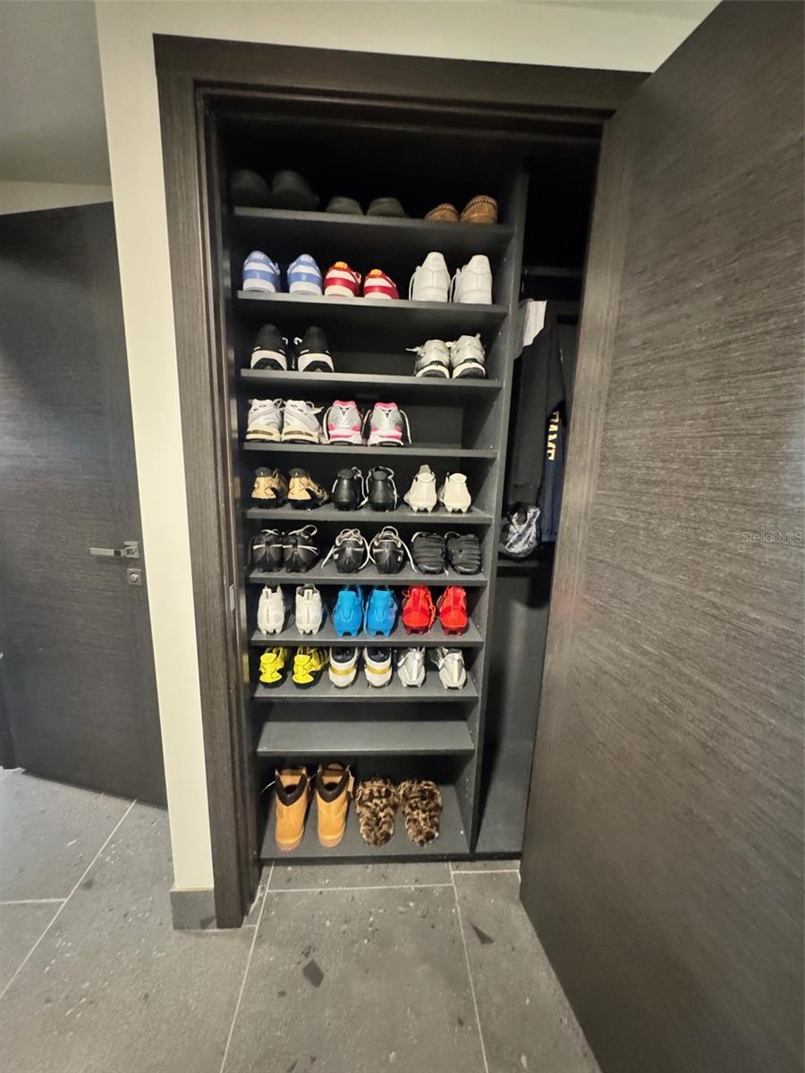 Listing photo id 19 for 541 Spanish Drive N