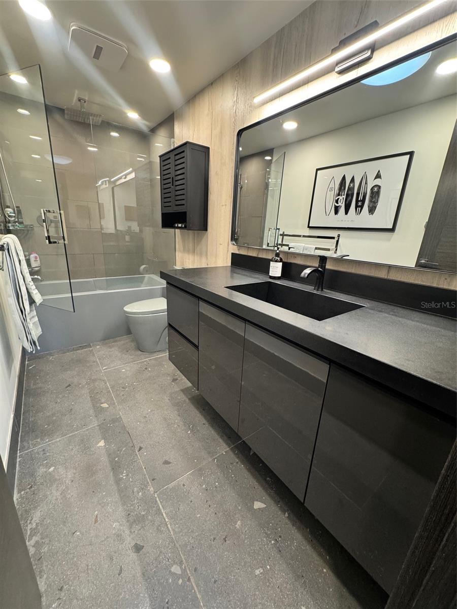 Listing photo id 20 for 541 Spanish Drive N