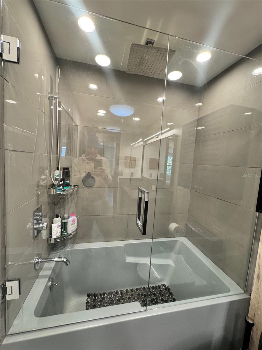 Listing photo id 21 for 541 Spanish Drive N