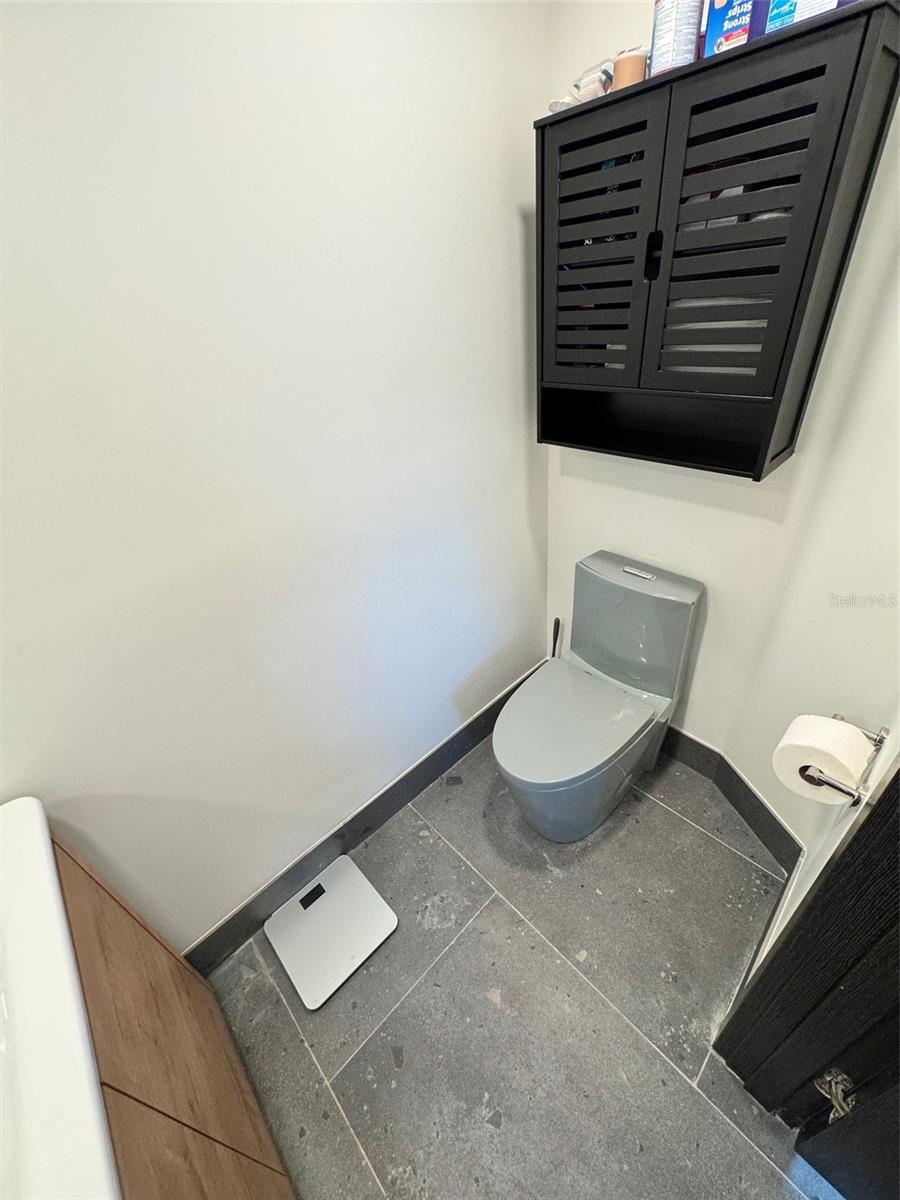 Listing photo id 26 for 541 Spanish Drive N