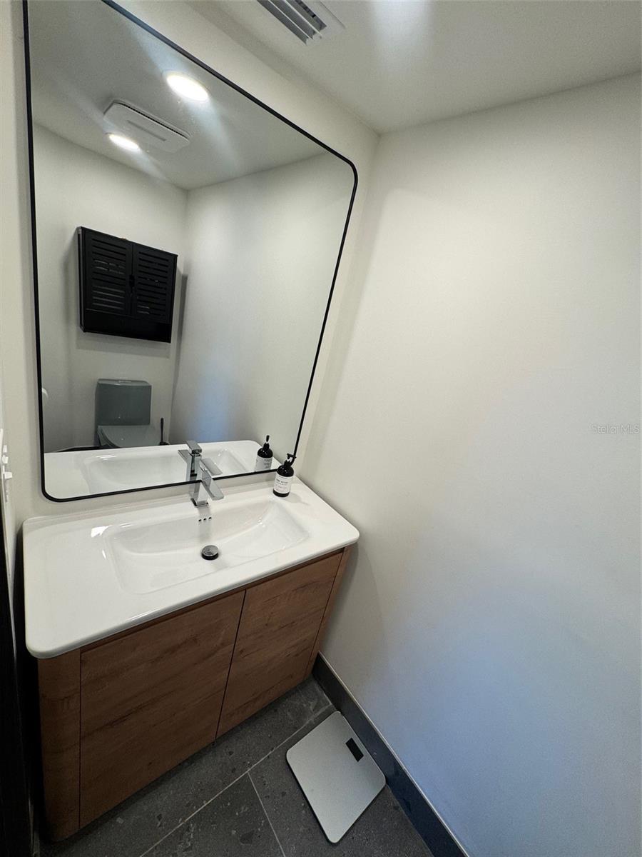 Listing photo id 27 for 541 Spanish Drive N