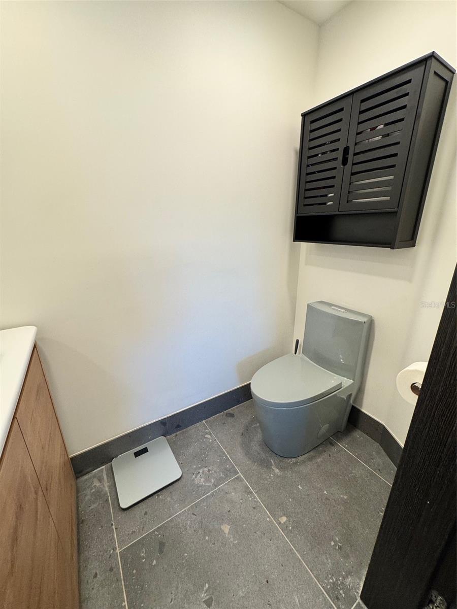 Listing photo id 28 for 541 Spanish Drive N