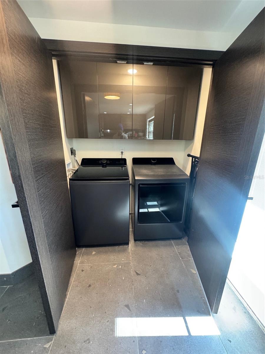 Listing photo id 29 for 541 Spanish Drive N