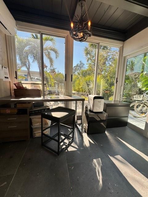 Listing photo id 33 for 541 Spanish Drive N