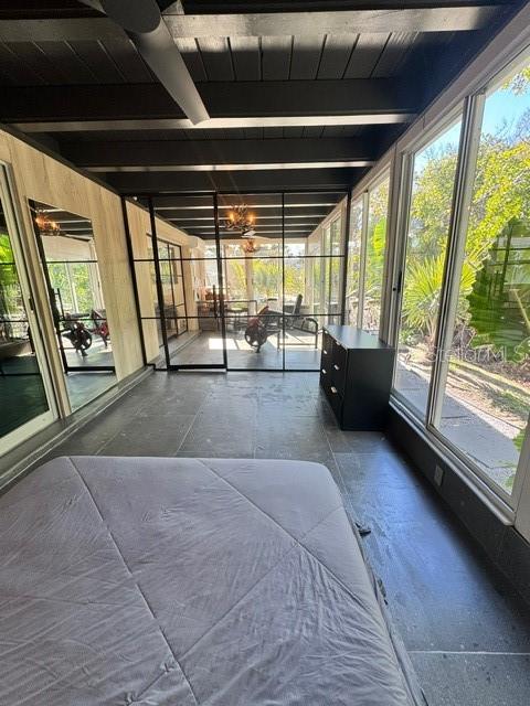 Listing photo id 35 for 541 Spanish Drive N