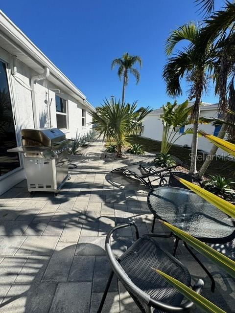 Listing photo id 38 for 541 Spanish Drive N