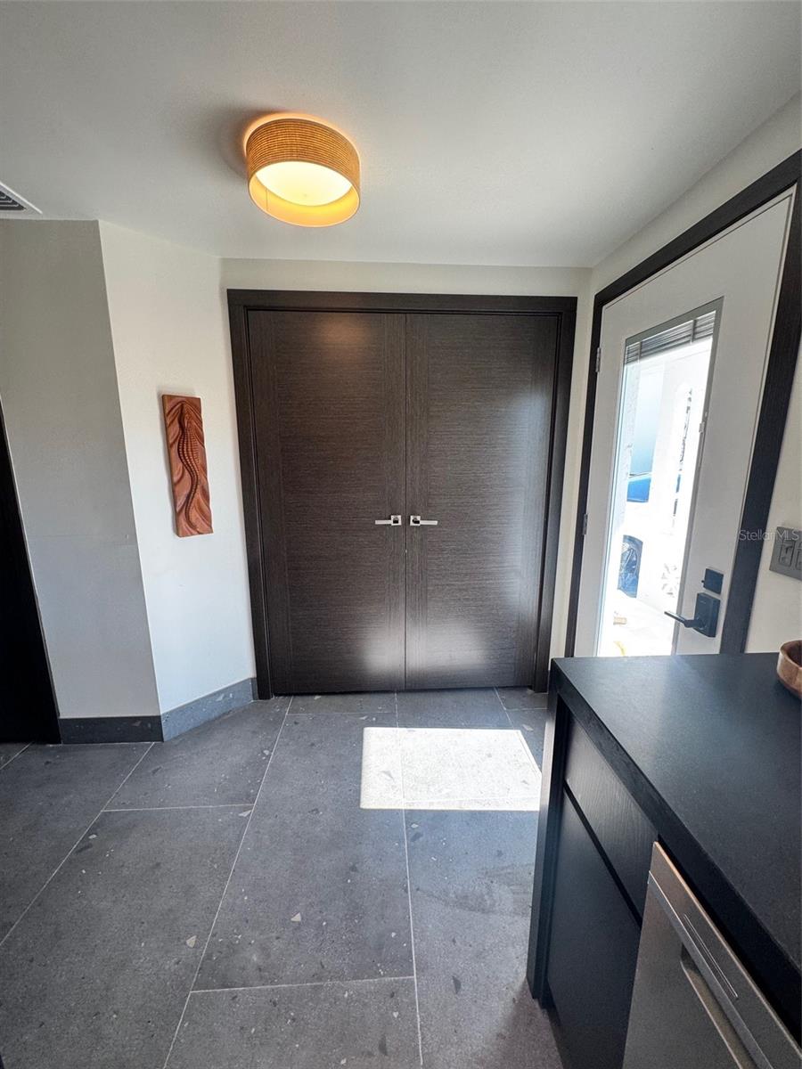 Listing photo id 4 for 541 Spanish Drive N