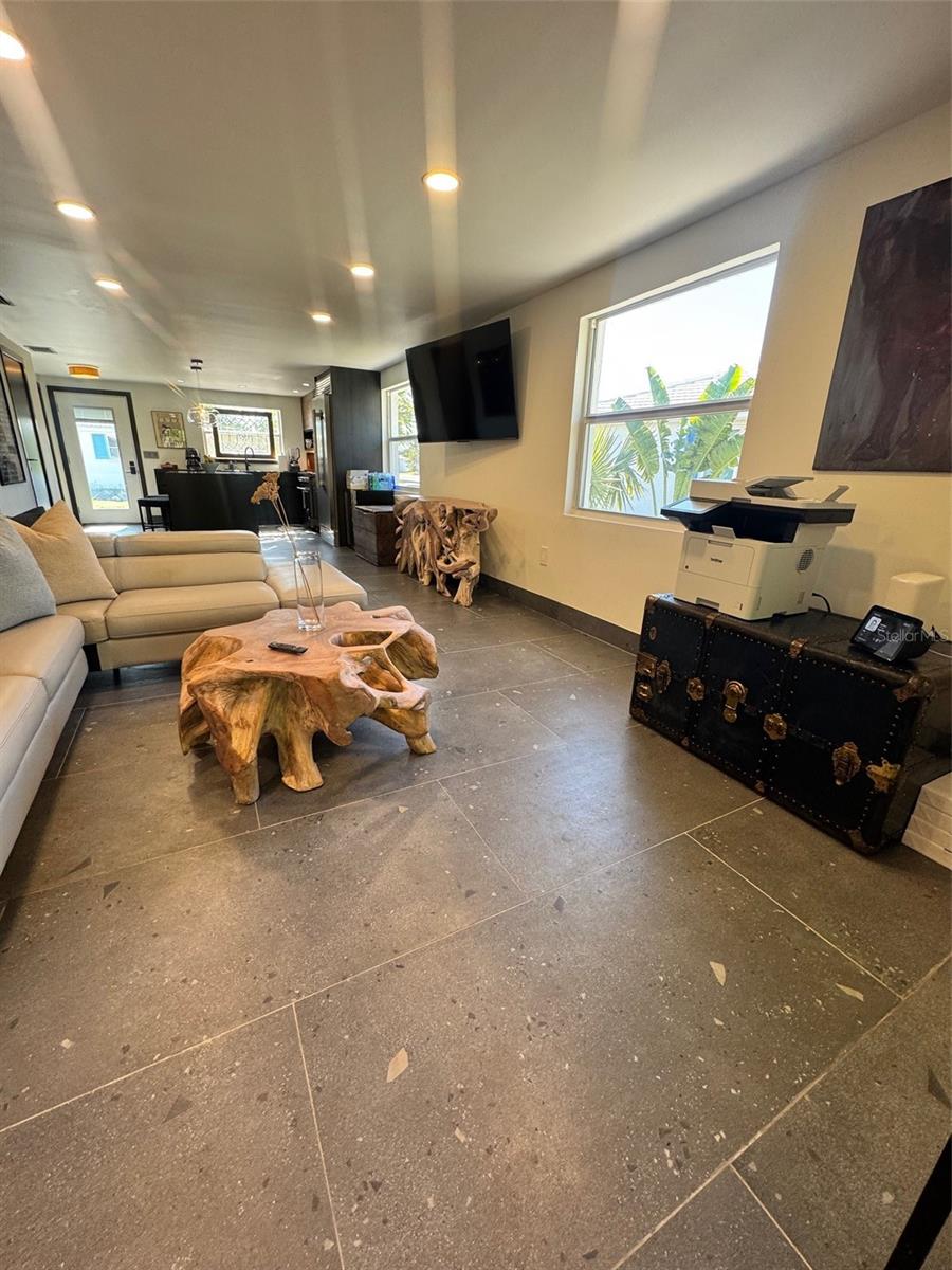 Listing photo id 5 for 541 Spanish Drive N